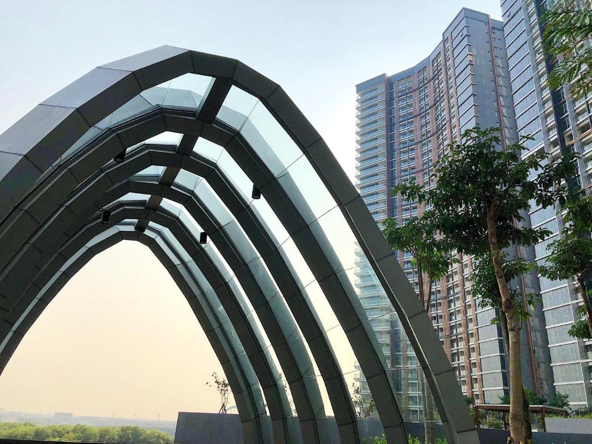 Gold Coast Pik Sea View Apartments By Longesuites Jakarta Kültér fotó